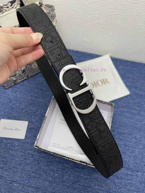 This 35mm double-sided belt from Dior combines elegant temperament with modern style. On one p85w5h7d